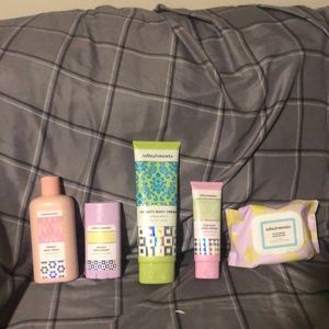 Ladies ispy mixed creams and body wash
